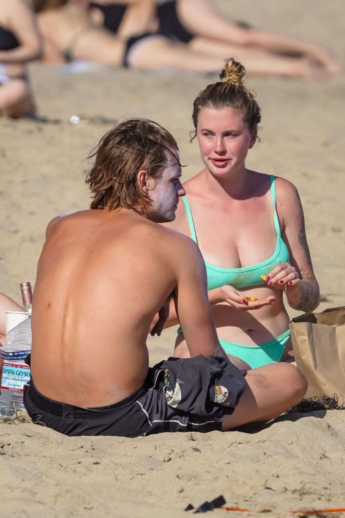 Ireland Baldwin Vacationing In Bikini At The Beach