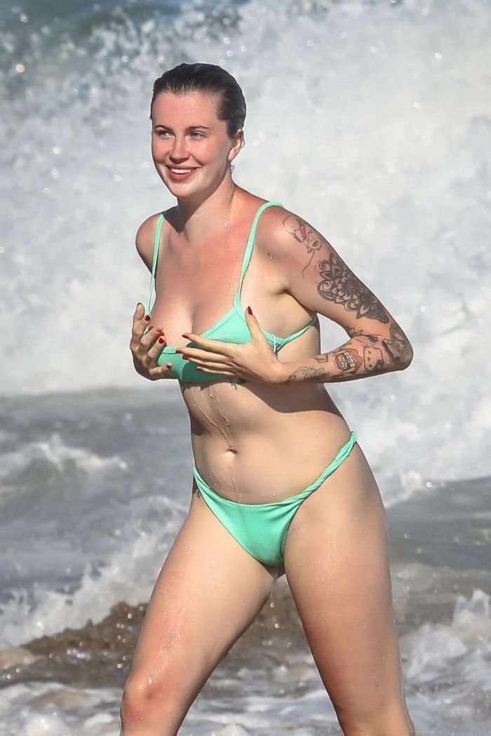 Ireland Baldwin Vacationing In Bikini At The Beach