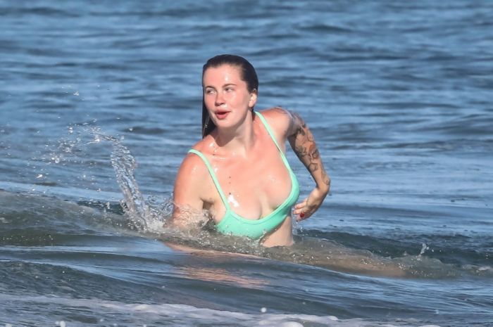 Ireland Baldwin Vacationing In Bikini At The Beach