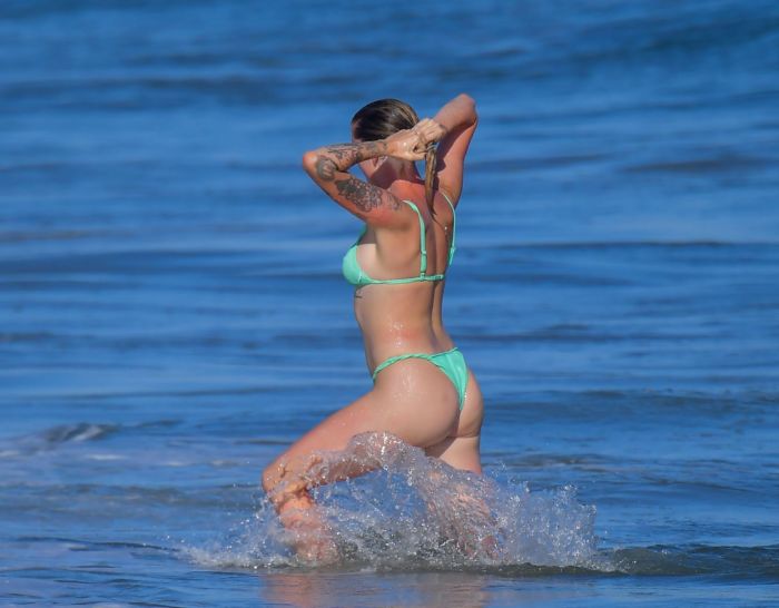 Ireland Baldwin Vacationing In Bikini At The Beach