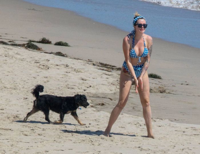 Ireland Baldwin Vacationing In Bikini At The Beach In Malibu