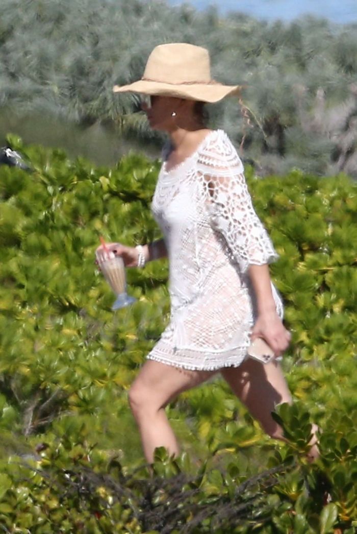 Jennifer Lopez On A Bikini Vacation In Turks And Caicos