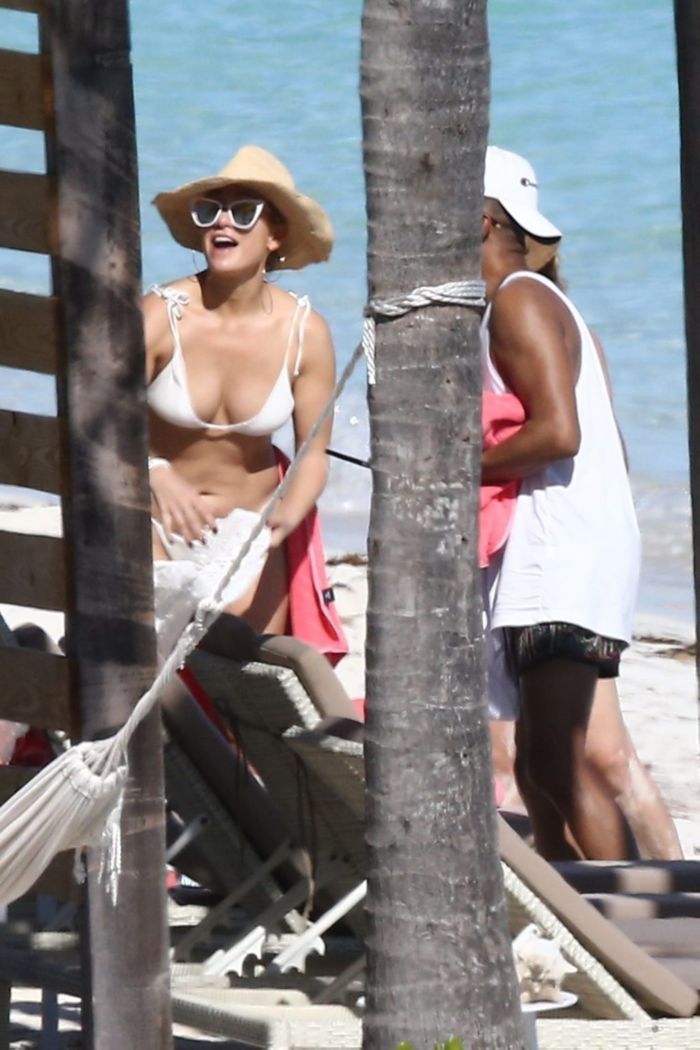 Jennifer Lopez On A Bikini Vacation In Turks And Caicos