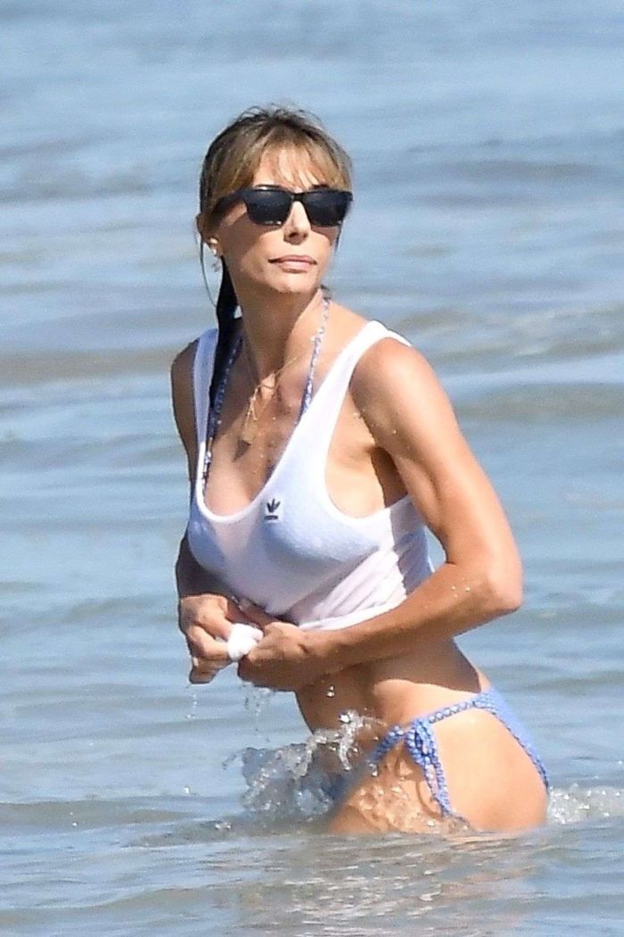 Jennifer Flavin, Sophia, Sistine And Scarlett Stallone Enjoy Their Holiday On The Beach