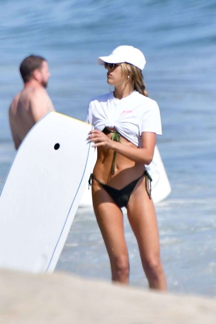 Jennifer Flavin, Sophia, Sistine And Scarlett Stallone Enjoy Their Holiday On The Beach
