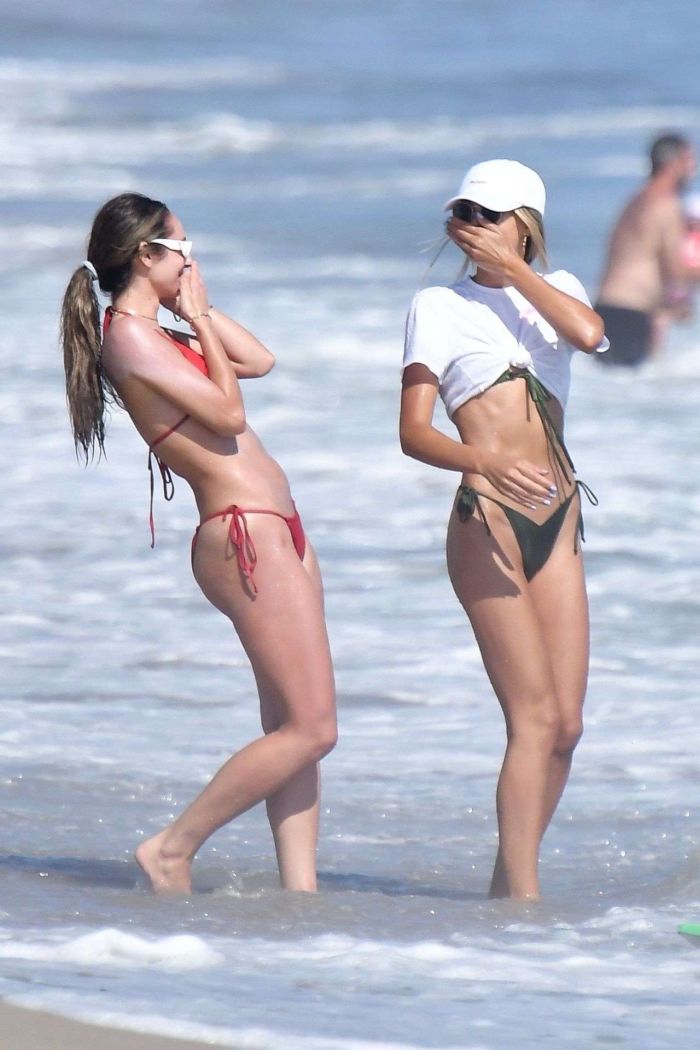 Jennifer Flavin, Sophia, Sistine And Scarlett Stallone Enjoy Their Holiday On The Beach