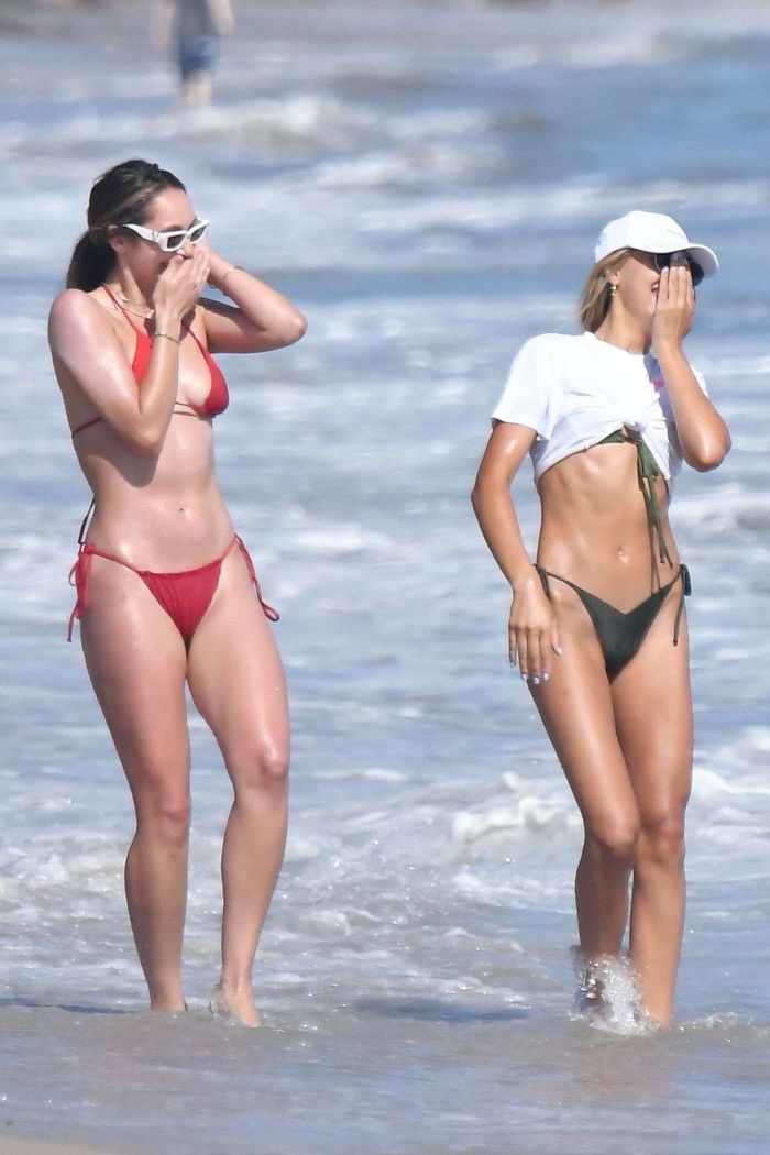 Jennifer Flavin, Sophia, Sistine And Scarlett Stallone Enjoy Their Holiday On The Beach