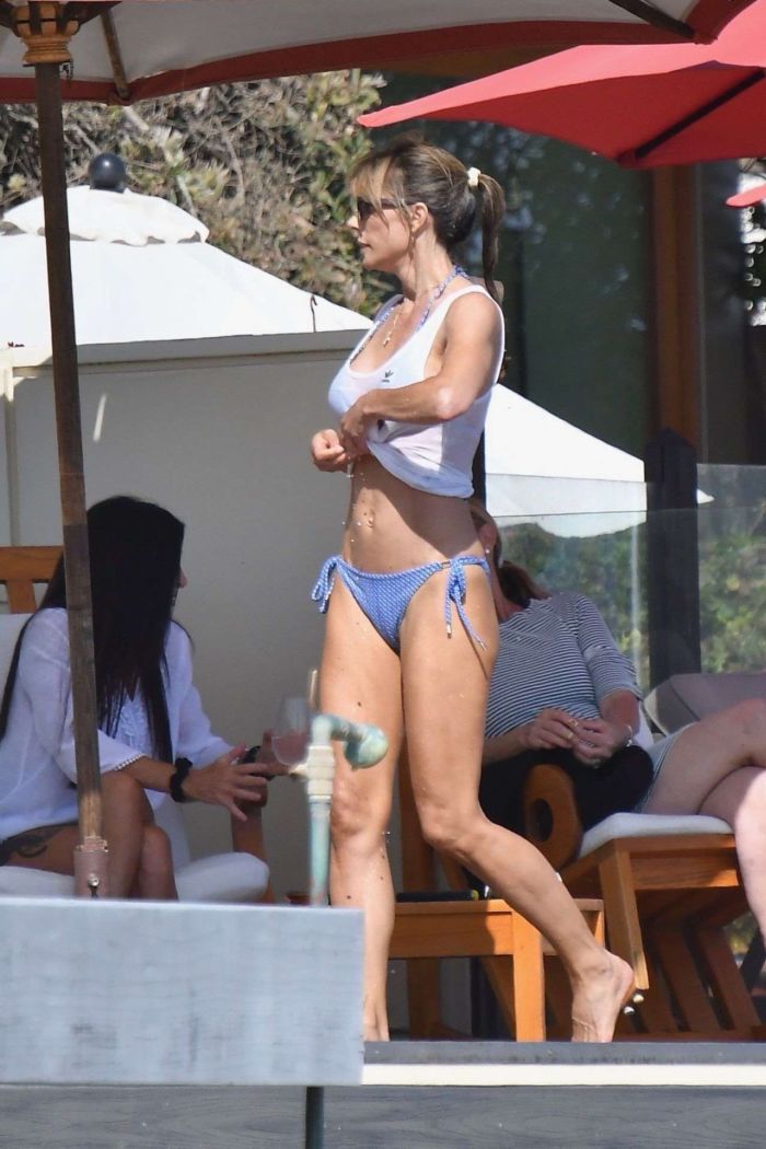 Jennifer Flavin, Sophia, Sistine And Scarlett Stallone Enjoy Their Holiday On The Beach