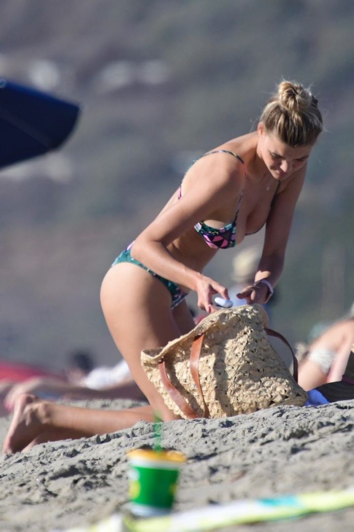 Kelly Rohrbach On A Bikini Vacation At The Beach In Santa Monica