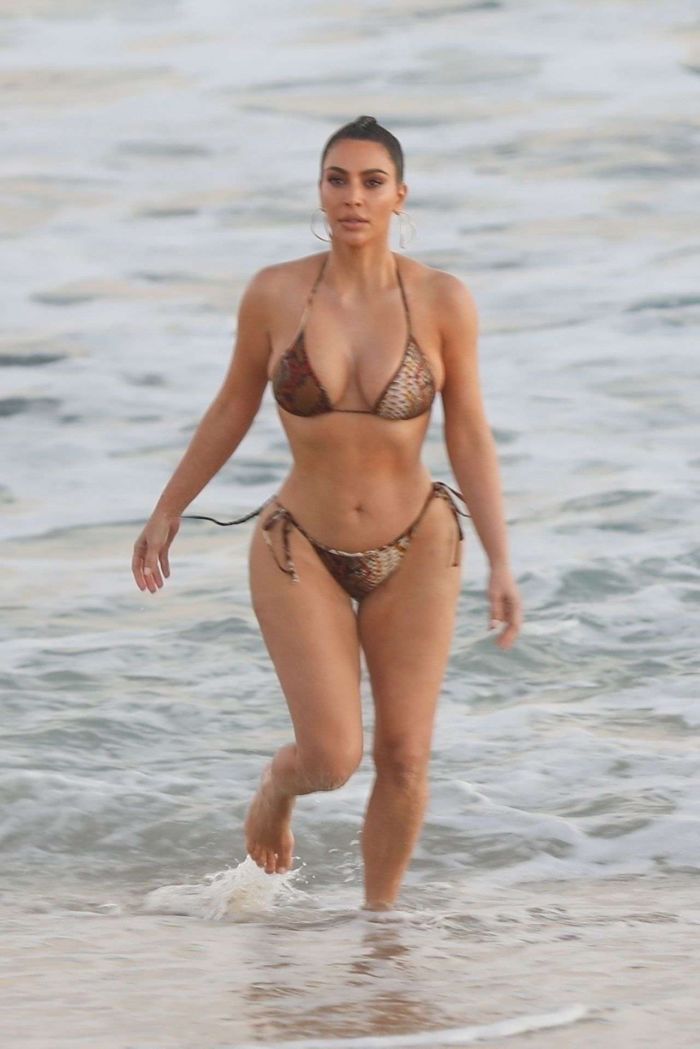 Kim Kardashian Enjoying In A Bikini On The Beach In Malibu