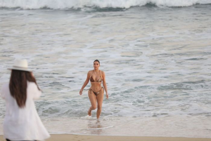 Kim Kardashian Enjoying In A Bikini On The Beach In Malibu