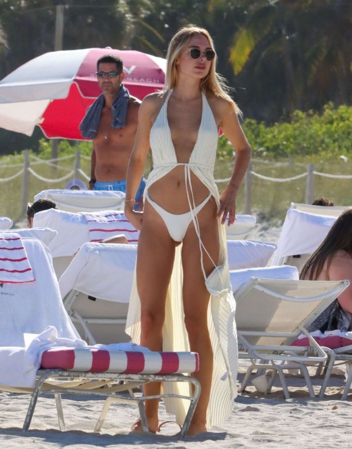 Kimberley Garner Looks Amazing In A White Bikini On The Beach In Miami