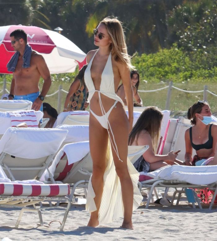 Kimberley Garner Looks Amazing In A White Bikini On The Beach In Miami