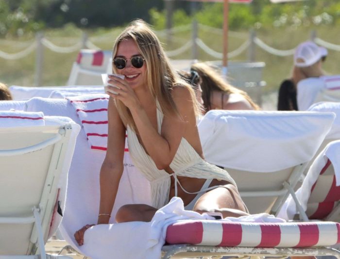 Kimberley Garner Looks Amazing In A White Bikini On The Beach In Miami