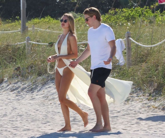 Kimberley Garner Looks Amazing In A White Bikini On The Beach In Miami