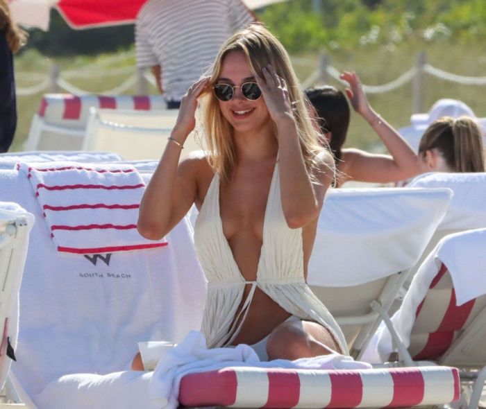 Kimberley Garner Looks Amazing In A White Bikini On The Beach In Miami