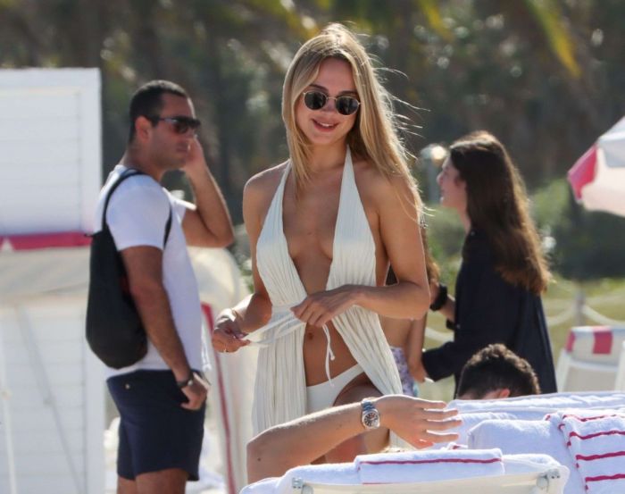 Kimberley Garner Looks Amazing In A White Bikini On The Beach In Miami