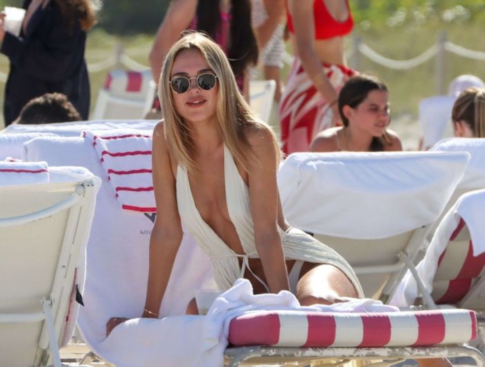 Kimberley Garner Looks Amazing In A White Bikini On The Beach In Miami