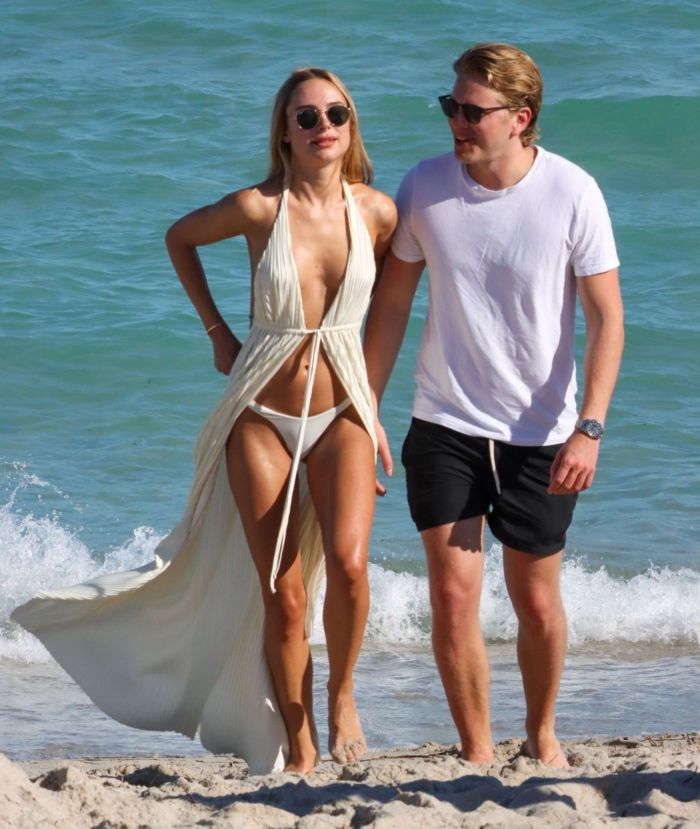 Kimberley Garner Looks Amazing In A White Bikini On The Beach In Miami