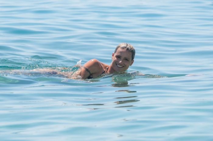 Michelle Hunziker Relaxing And Swimming In The Sea