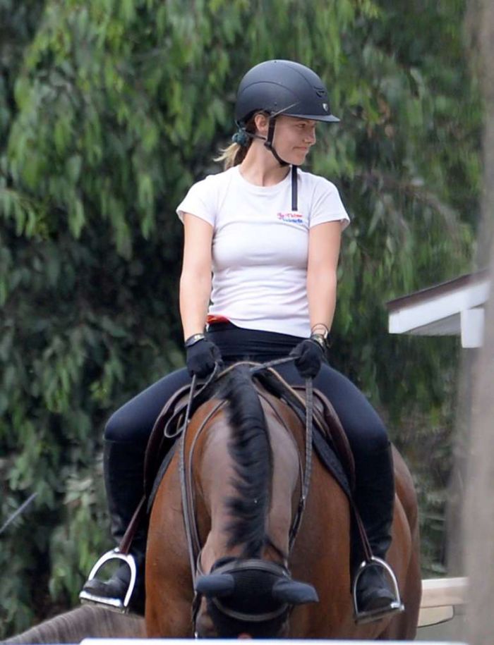 Olivia Wilde Riding A Horse In Thousand Oaks