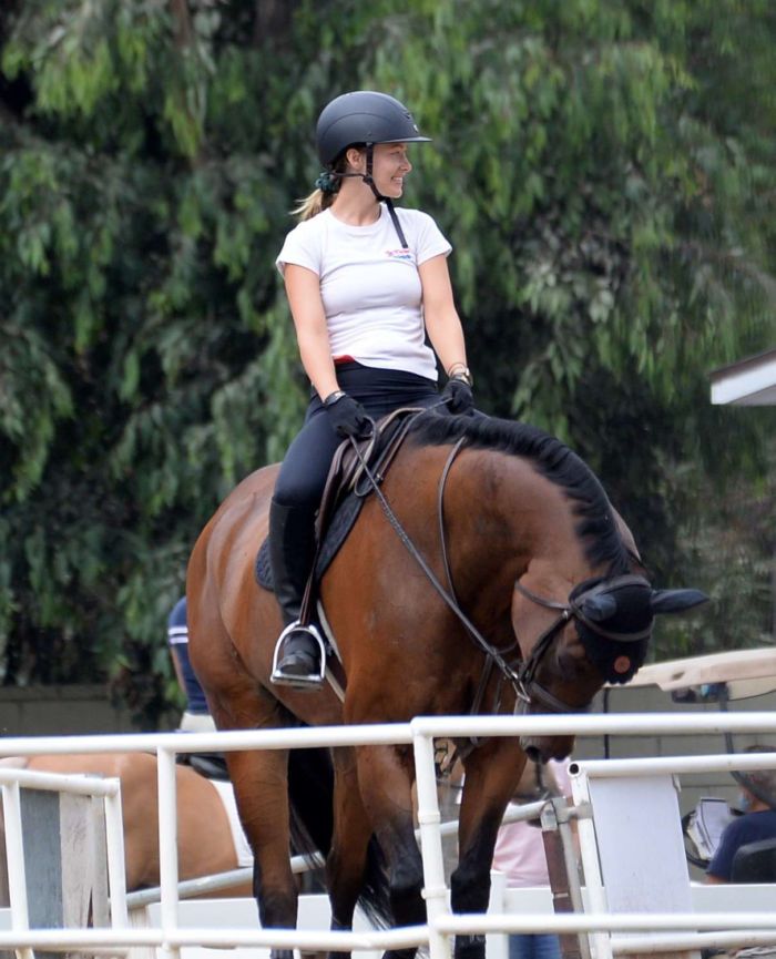 Olivia Wilde Riding A Horse In Thousand Oaks