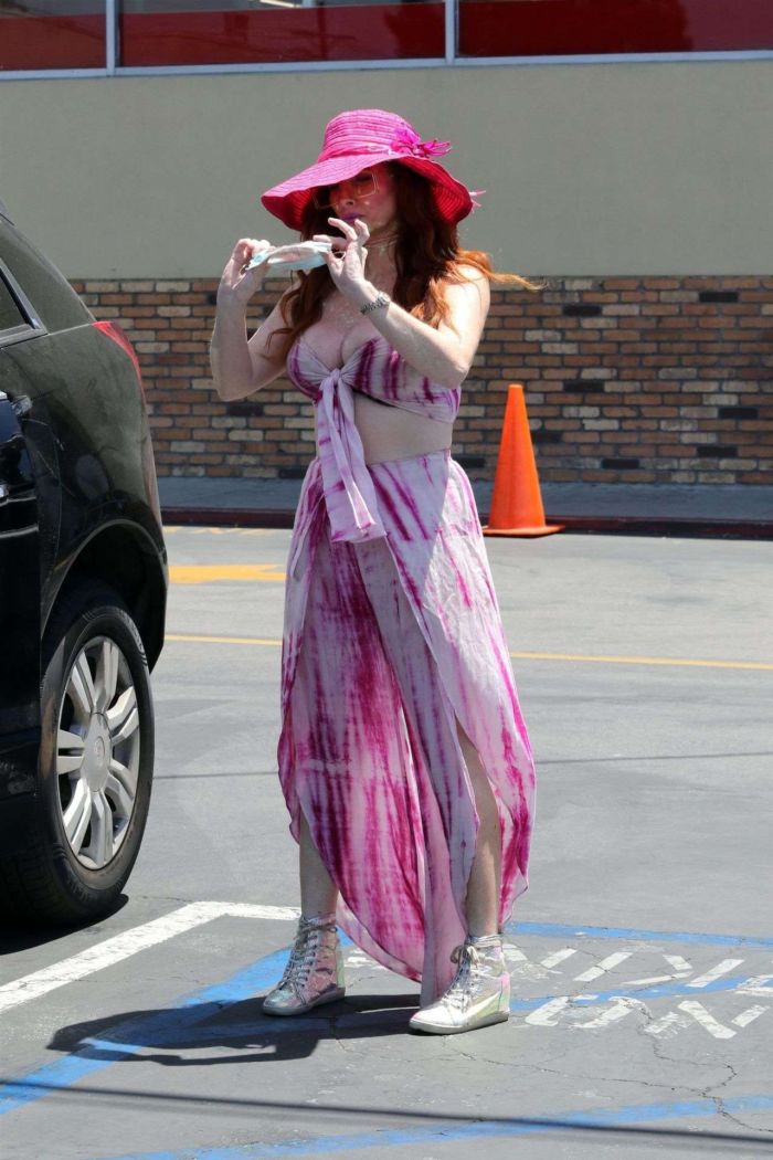 Phoebe Price Shows Off Her Summer Dress In Studio City