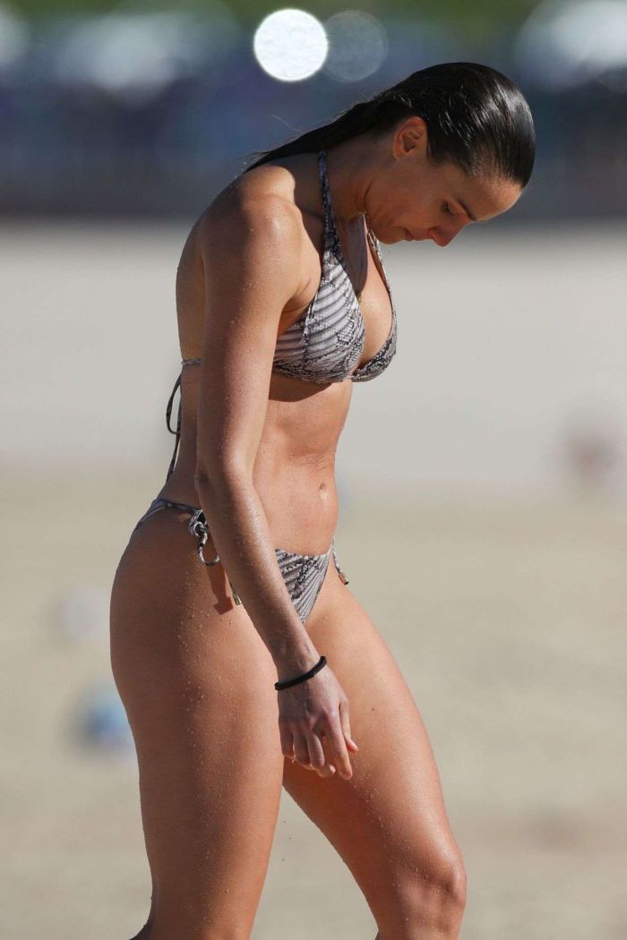 Rachael Finch Enjoying In Bikini At Bondi Beach
