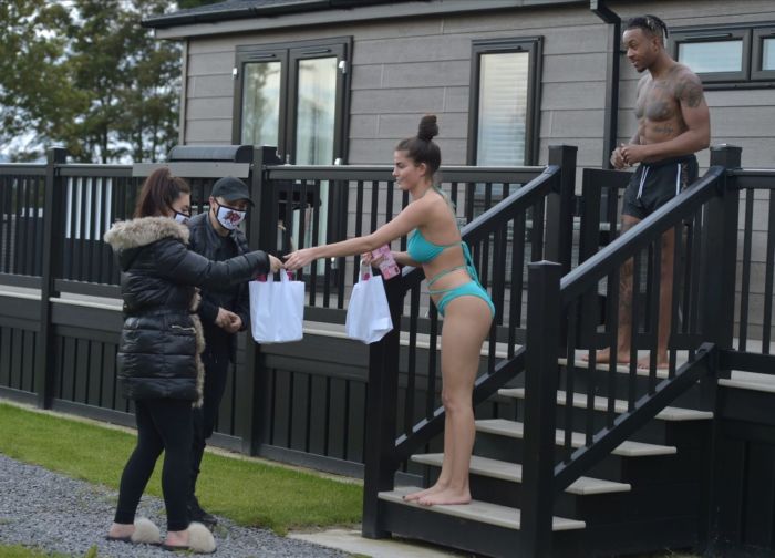 Rebecca Gormley In Bikini Enjoying Hot Tub Cabin With Boyfriend Biggs