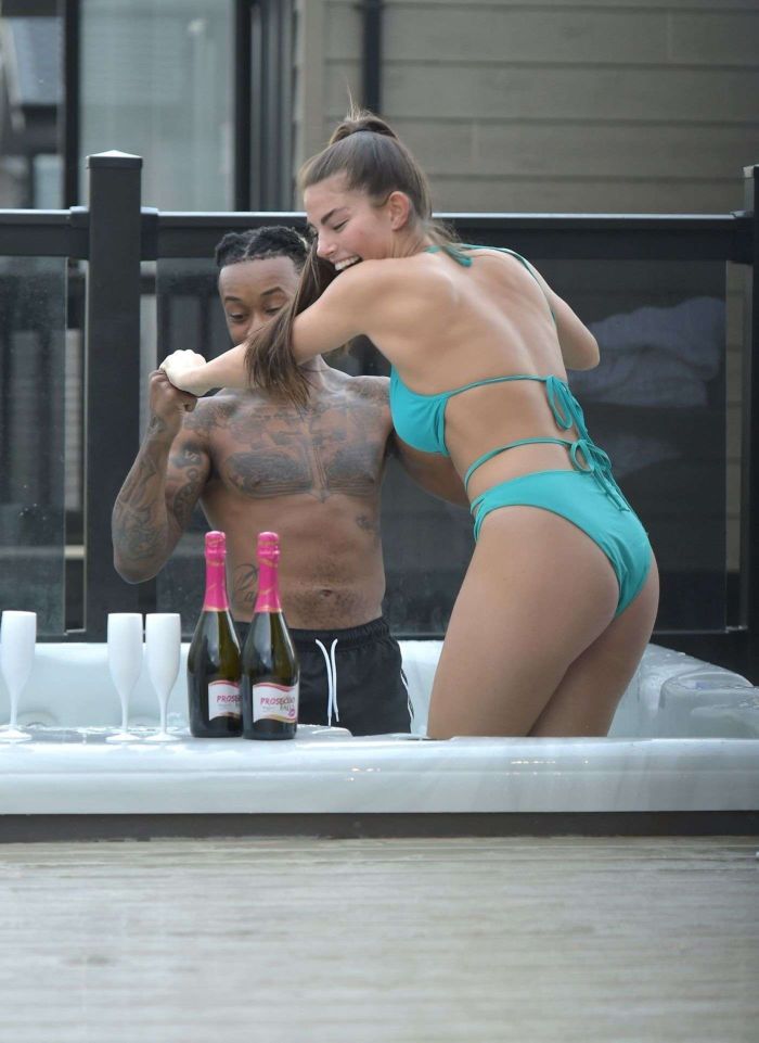 Rebecca Gormley In Bikini Enjoying Hot Tub Cabin With Boyfriend Biggs