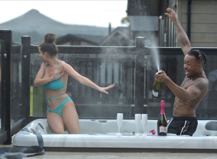 Rebecca Gormley In Bikini Enjoying Hot Tub Cabin With Boyfriend Biggs