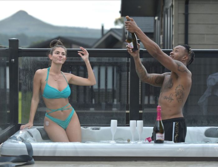 Rebecca Gormley In Bikini Enjoying Hot Tub Cabin With Boyfriend Biggs