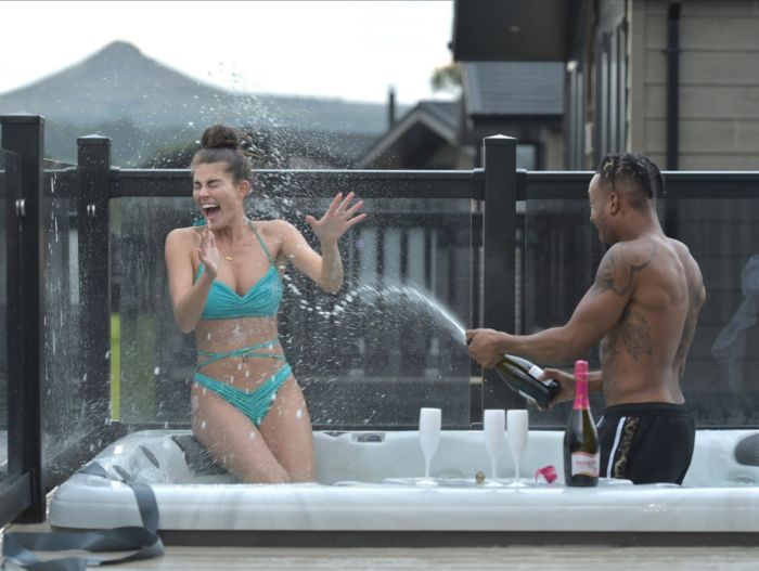 Rebecca Gormley In Bikini Enjoying Hot Tub Cabin With Boyfriend Biggs