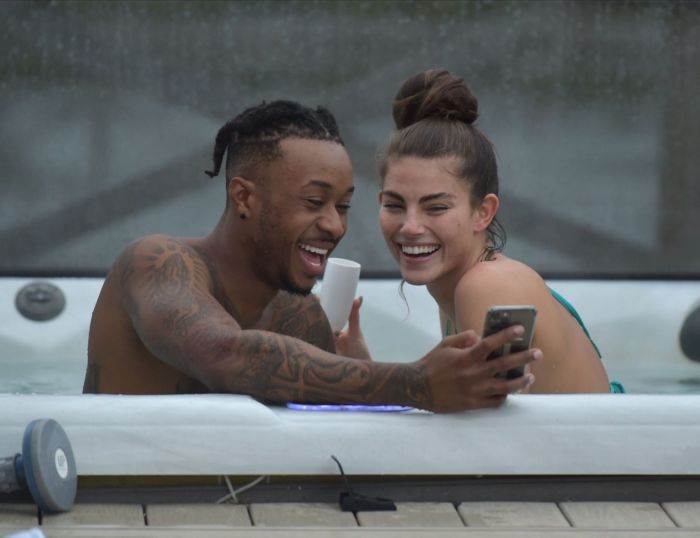 Rebecca Gormley In Bikini Enjoying Hot Tub Cabin With Boyfriend Biggs
