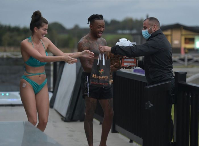 Rebecca Gormley In Bikini Enjoying Hot Tub Cabin With Boyfriend Biggs