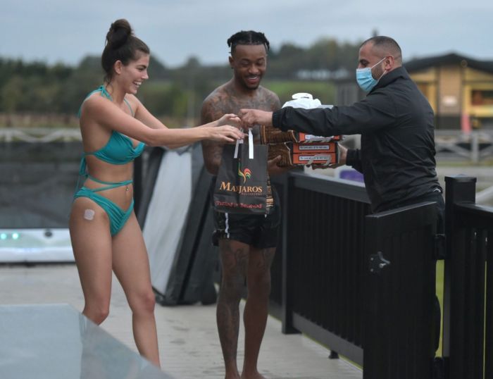 Rebecca Gormley In Bikini Enjoying Hot Tub Cabin With Boyfriend Biggs