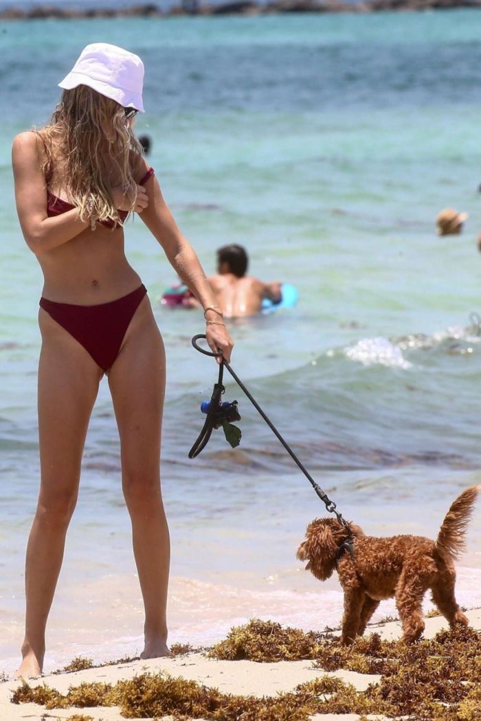 Roosmarijn De Kok In A Bikini On The Beach In Miami