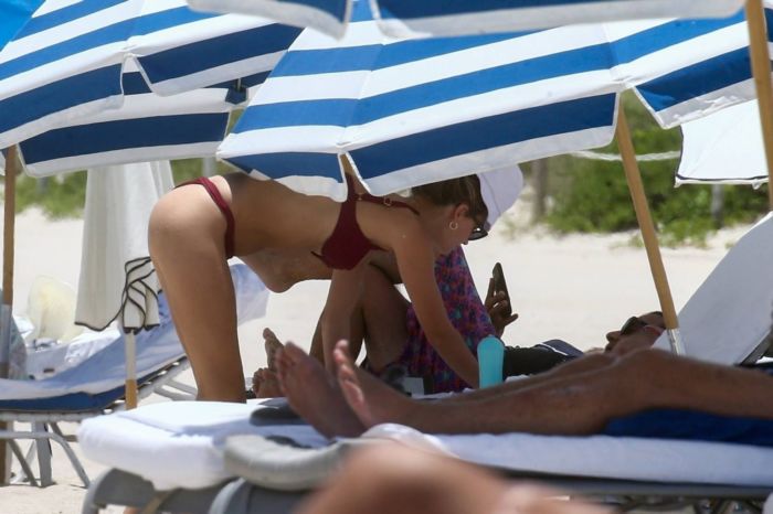 Roosmarijn De Kok In A Bikini On The Beach In Miami