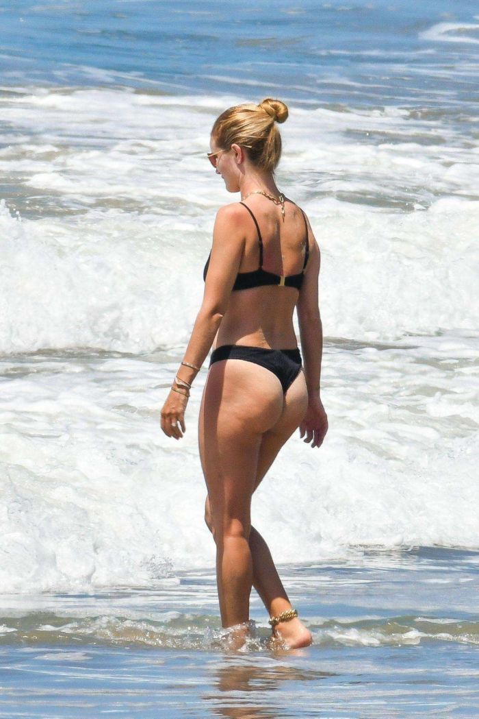 Rosie Huntington-Whiteley On A Bikini Vacation In Malibu