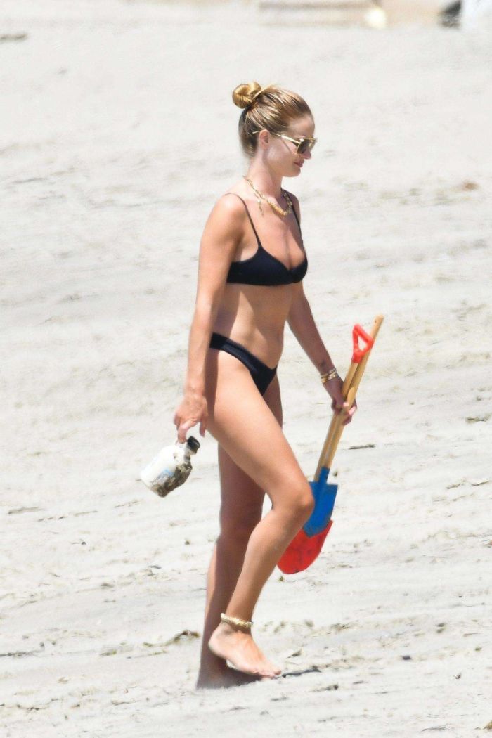 Rosie Huntington-Whiteley On A Bikini Vacation In Malibu