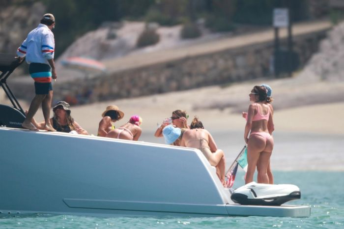 Sofia Richie Celebrating 22nd Birthday With Epic Girls Getaway In Cabo