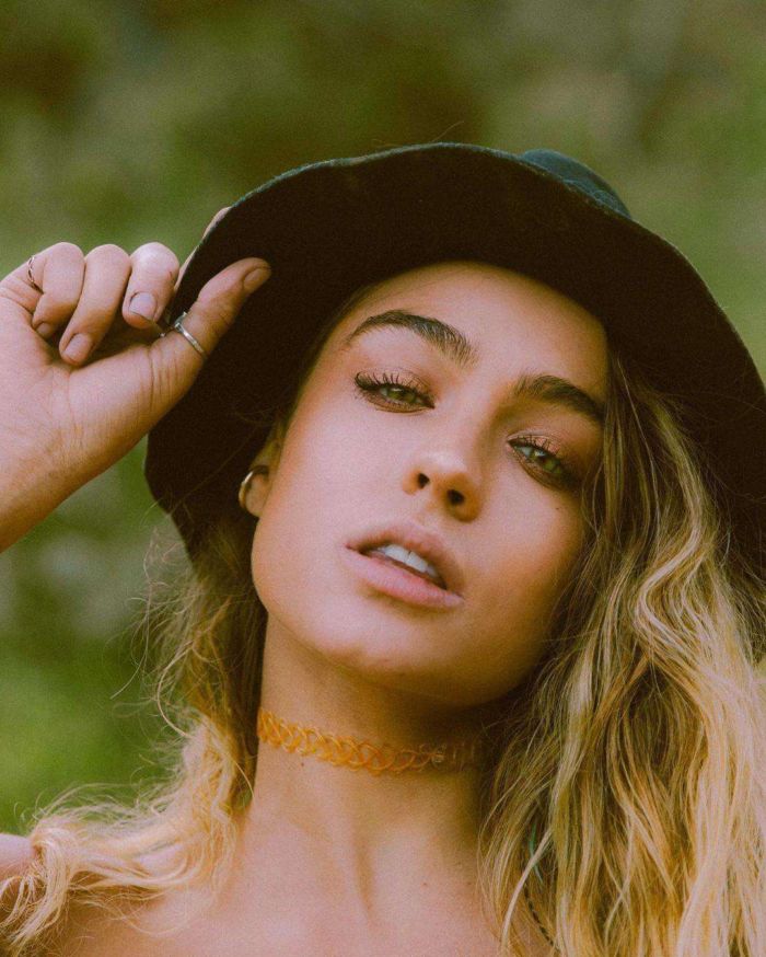 Sommer Ray In An Awesome Outdoor Photoshoot