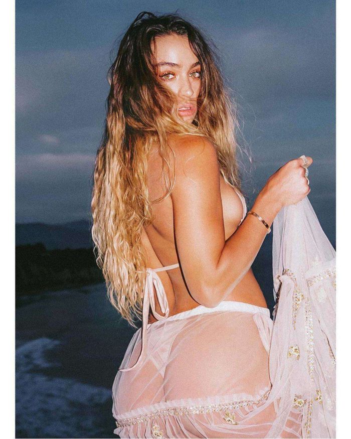 Sommer Ray's Sensational Bikini Photoshoot At The Seashore
